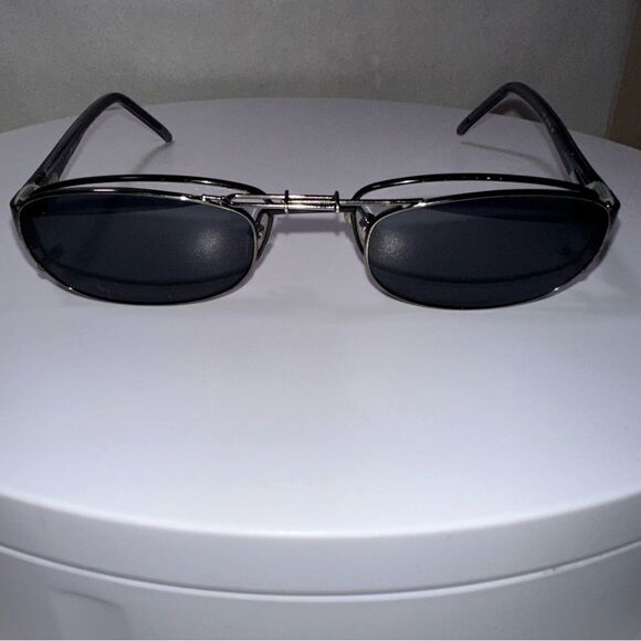 Gucci Glasses with clip on sunglasses Authentic. Put new script lenses in - Picture 1 of 14